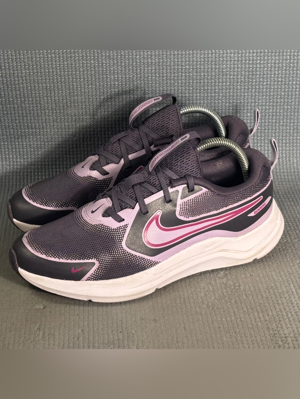 Nike Cosmic Runner 'Dark Raisin’ Athletic Shoes Size 7Y Sz 8.5 Women’s